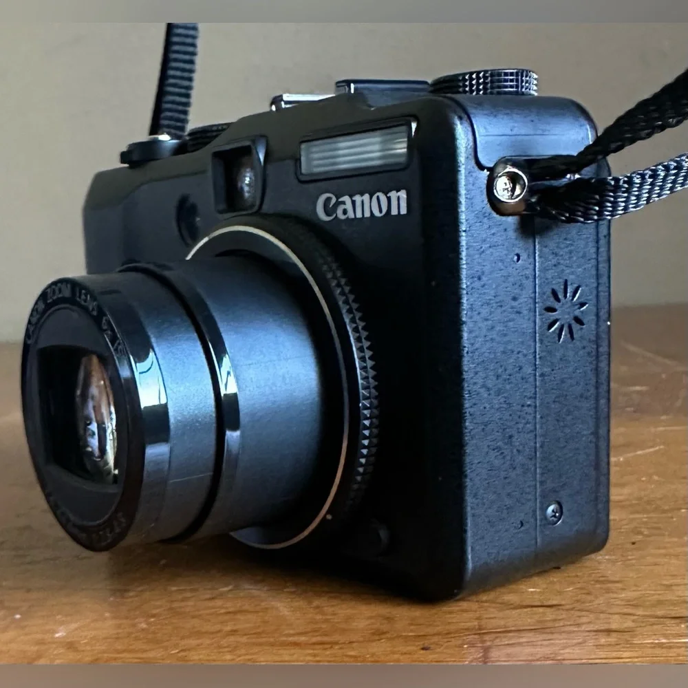 Canon PowerShot G9 12.1MP 6x Optical Zoom 3